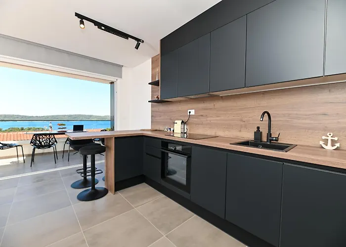 Blue Sea & Red Sunset 公寓