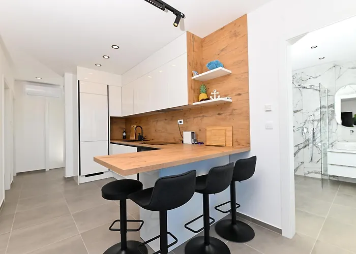 Blue Sea & Red Sunset 公寓