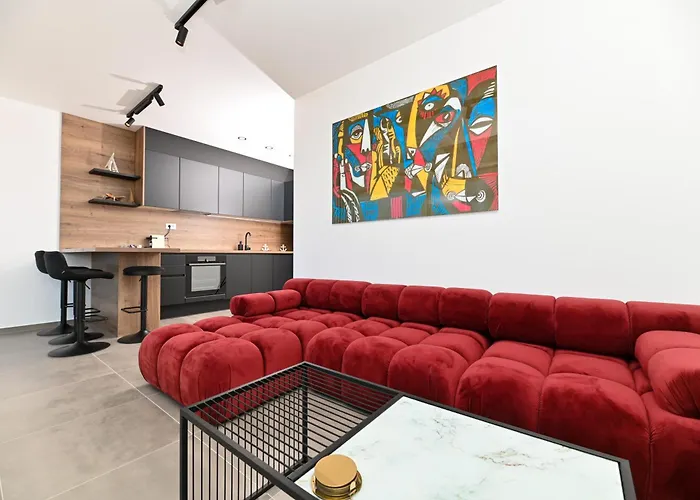 Blue Sea & Red Sunset 公寓