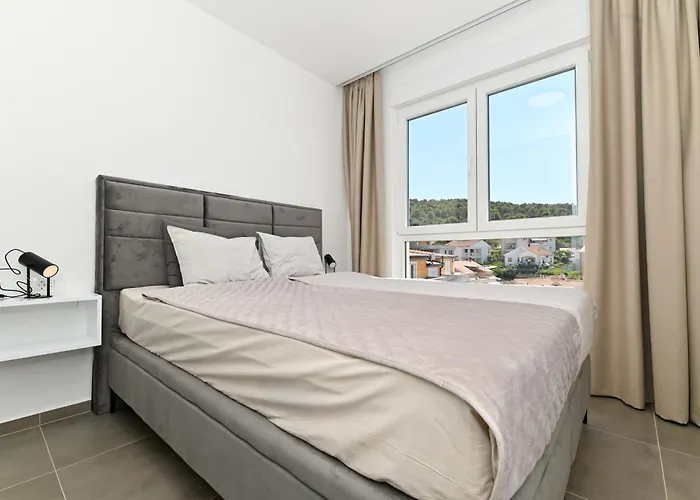 Blue Sea & Red Sunset 特罗吉尔