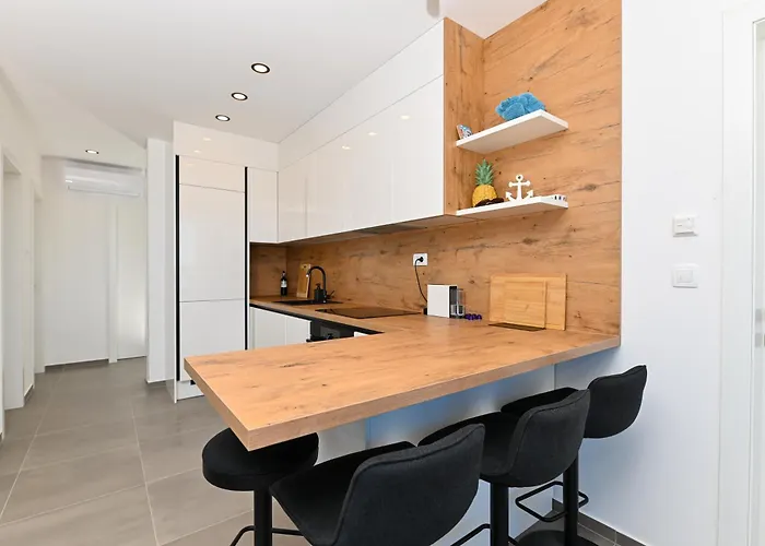 Blue Sea & Red Sunset شقة