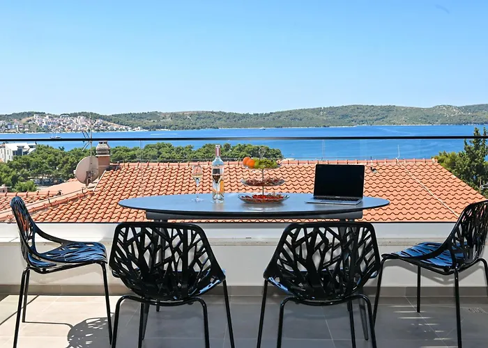 Blue Sea & Red Sunset شقة تروغير