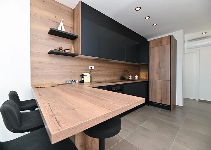 Blue Sea & Red Sunset شقة