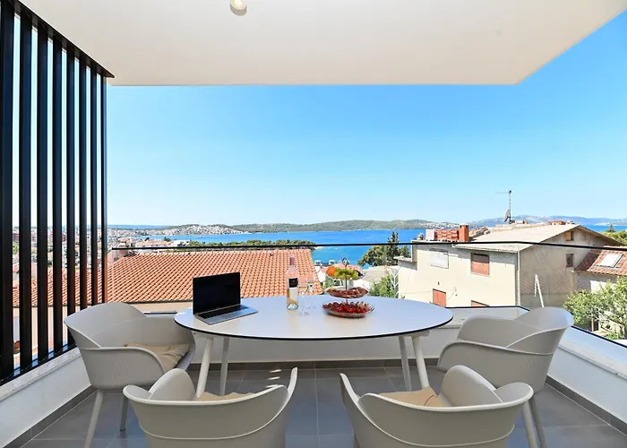 Blue Sea & Red Sunset شقة